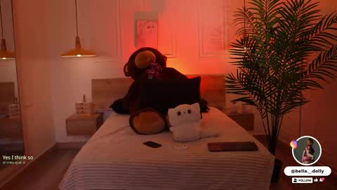 Snapshot of bella__donne chatting on 09-18-25, 11:34 online show from 09-18-25, 11:34