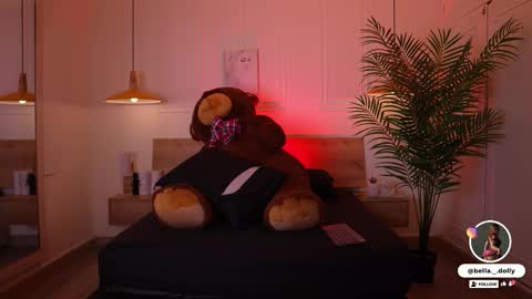 Snapshot of bella__donne chatting on 10-23-25, 11:31 online show from 10-23-25, 11:31