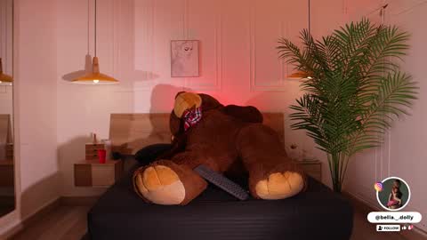 Snapshot of bella__donne chatting on 10-31-25, 11:22 online show from 10-31-25, 11:22