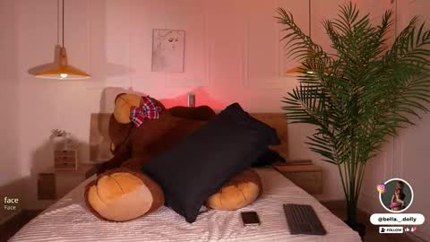 Snapshot of bella__donne chatting on 11-11-25, 05:57 online show from 11-11-25, 05:57