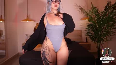 Snapshot of bella__donne chatting on 11-12-25, 11:32 online show from 11-12-25, 11:32