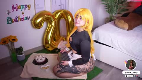 Snapshot of bella__donne chatting on 02-18-26, 01:51 online show from 02-18-26, 01:51