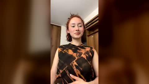 Snapshot of bella__w chatting on 07-27-26, 02:18 Zia online show from 07-27-26, 02:18