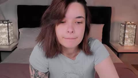 Snapshot of bella_alita chatting on 10-17-25, 08:22  lita  online show from 10-17-25, 08:22