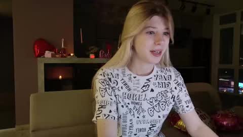 Snapshot of bella_amoury chatting on 02-16-25, 06:54 Bella online show from 02-16-25, 06:54