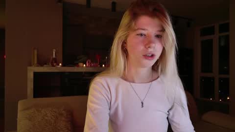 Snapshot of bella_amoury chatting on 02-25-25, 03:09 Bella online show from 02-25-25, 03:09