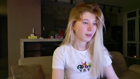 Snapshot of bella_amoury chatting on 03-07-25, 08:33 Bella online show from 03-07-25, 08:33