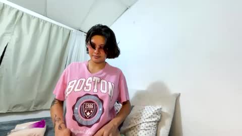 Snapshot of bella_anni chatting on 09-18-25, 11:18 bella_anni online show from 09-18-25, 11:18