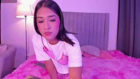 Snapshot of bella_blossom_ chatting on 06-05-26, 11:49 bella_blossom_ online show from 06-05-26, 11:49