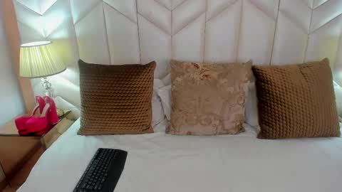 Snapshot of bella_carther chatting on 09-24-25, 01:36 BELLA online show from 09-24-25, 01:36