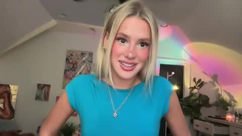 Snapshot of bella_christian chatting on 07-30-26, 05:45 Bella Baby online show from 07-30-26, 05:45