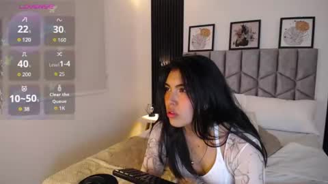 Snapshot of bella_cute_01 chatting on 07-23-26, 01:58 Bella online show from 07-23-26, 01:58