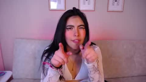 Snapshot of bella_cute_01 chatting on 07-29-26, 11:25 Bella online show from 07-29-26, 11:25