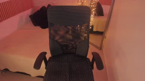 Dessi  online show from 01-25-25, 12:47