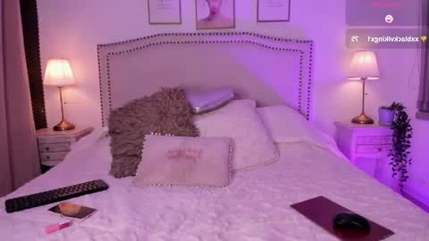 Snapshot of bella_es chatting on 04-28-26, 02:27 Onlyfans isa bella 23 online show from 04-28-26, 02:27