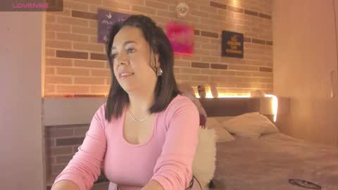 Snapshot of bella_fournier chatting on 10-14-25, 11:49 Bella online show from 10-14-25, 11:49