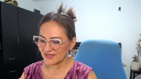 Bella online show from 07-15-26, 01:33