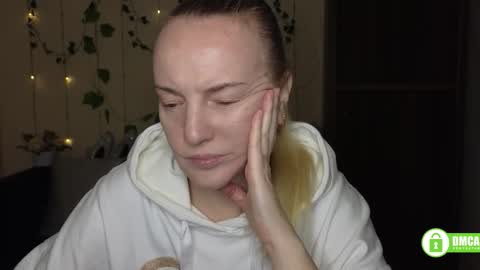 Snapshot of bella_hadatt chatting on 02-25-26, 12:48 Bella online show from 02-25-26, 12:48