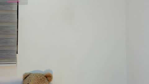 Laura online show from 11-14-25, 04:33