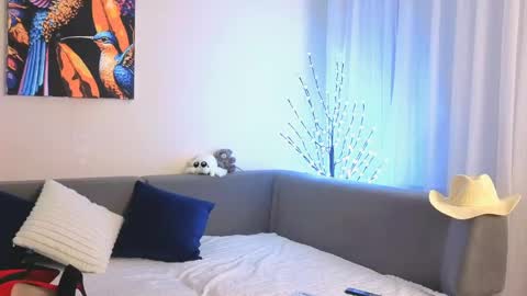 Snapshot of bella_hillss chatting on 05-28-26, 08:39 Bella online show from 05-28-26, 08:39