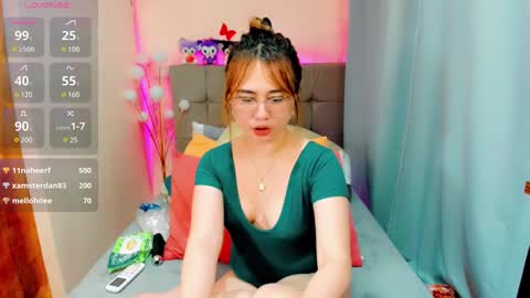 Snapshot of bella_maree chatting on 12-27-24, 06:35 BM  online show from 12-27-24, 06:35