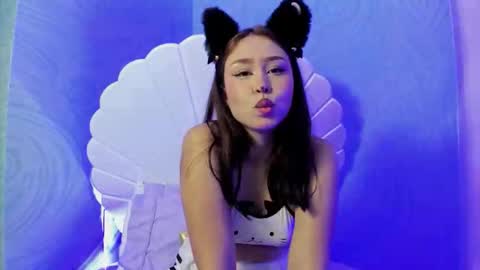 Mia online show from 10-01-25, 01:17