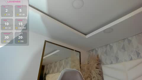 bella_peach_ online show from 03-17-26, 03:11