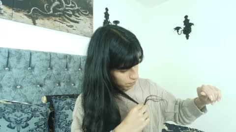 Snapshot of bella_poisonous chatting on 05-23-26, 02:17 Bella online show from 05-23-26, 02:17