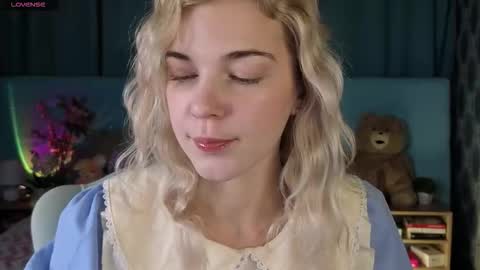 Bella online show from 11-10-25, 12:42