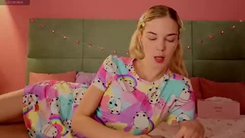 Bella NEW ROOM online show from 06-22-26, 01:29