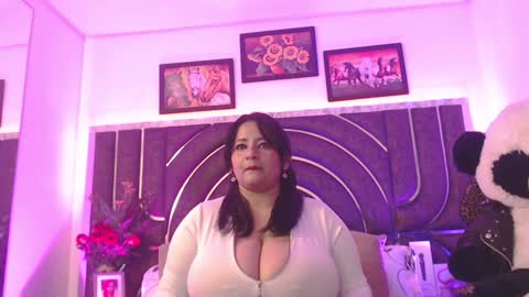Snapshot of bella_taylor_a chatting on 01-24-25, 12:42  Bella Taylore  online show from 01-24-25, 12:42