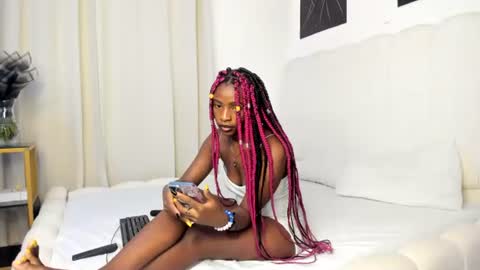 Bella sweetpea online show from 06-25-26, 05:12