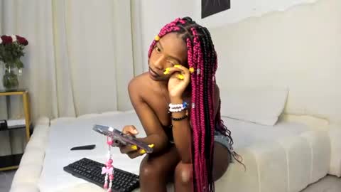Bella sweetpea online show from 06-26-26, 03:00