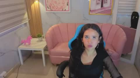 Snapshot of bella_vibes_s chatting on 07-16-26, 02:39 Bella online show from 07-16-26, 02:39