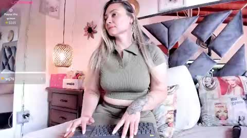 bella_volup online show from 07-27-26, 04:36