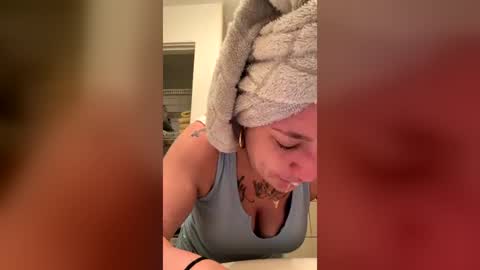 Snapshot of bellabeanz chatting on 07-06-26, 04:53 Roxy Rain online show from 07-06-26, 04:53