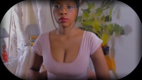 Snapshot of bellablakes18 chatting on 09-15-25, 09:15 Bellah Blakes-Sarah Scrumptious Lee online show from 09-15-25, 09:15