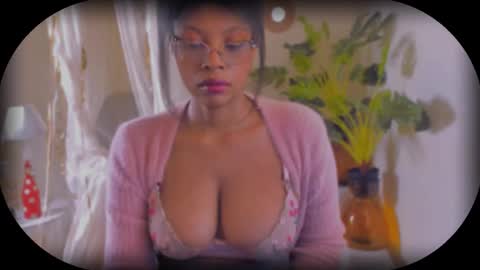 Snapshot of bellablakes18 chatting on 10-27-25, 03:38 Bellah Blakes-Sarah Scrumptious Lee online show from 10-27-25, 03:38