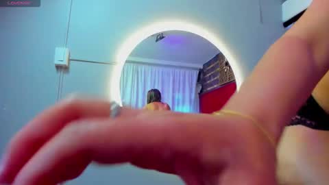 Snapshot of bellablosson chatting on 11-29-25, 11:57 Bella online show from 11-29-25, 11:57