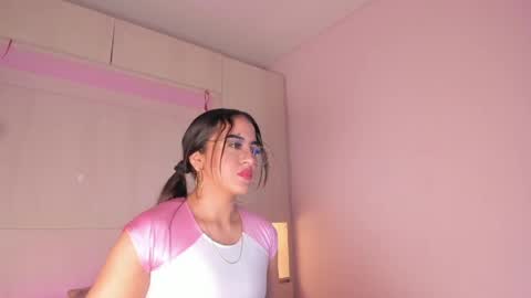  Bella  online show from 04-25-26, 08:06