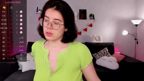 hello guys im Bella online show from 09-11-25, 02:33