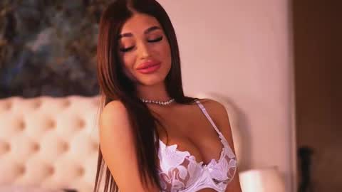 Snapshot of bellanoirre chatting on 04-27-26, 06:39 Bella online show from 04-27-26, 06:39