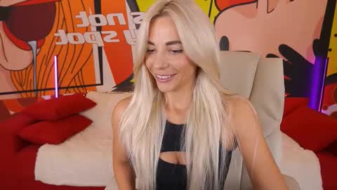 Bella online show from 10-23-25, 01:32