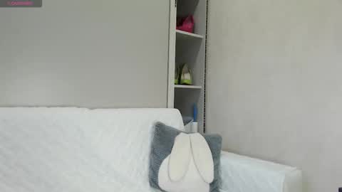 Snapshot of bellastrong_ chatting on 10-17-25, 03:53 Bella online show from 10-17-25, 03:53