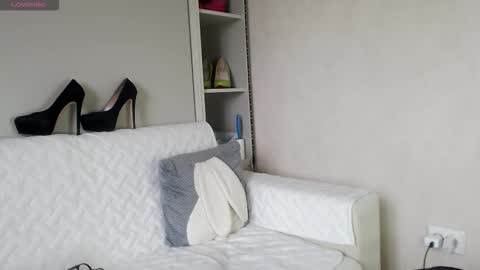 Snapshot of bellastrong_ chatting on 10-18-25, 05:10 Bella online show from 10-18-25, 05:10