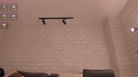 Snapshot of bellathompsonx_ chatting on 07-25-26, 08:39 Bella online show from 07-25-26, 08:39