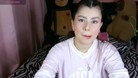 Snapshot of bellatrix_colen chatting on 05-01-26, 10:25 Aleja online show from 05-01-26, 10:25