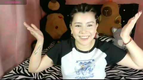 Snapshot of bellatrix_colen chatting on 05-27-26, 05:32 Aleja online show from 05-27-26, 05:32