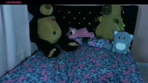 Snapshot of bellatrix_colen chatting on 06-05-26, 12:17 Aleja online show from 06-05-26, 12:17