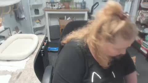 Snapshot of bellavoca chatting on 11-22-25, 10:31 Bellavoca online show from 11-22-25, 10:31